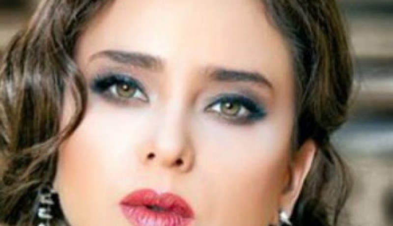 نللي كريم تنتقد الحجاب بهذه الصورة