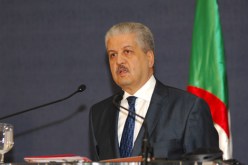 السيد سلال يعرب عن تضامن الحكومة الجزائرية مع تونس