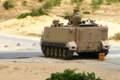 مقتل ضابط وجندي وإصابة آخر في تفجير مدرعة بالعريش شمال سيناء
