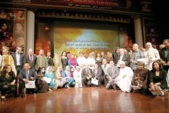 فيلم “العودة إلى مونلوك” لمحمد الزاوي يفوز بجائزة “الخنجر الذهبي” بمسقط