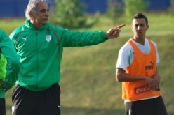 حاليلوزيتش قلق على نقص منافسة عناصر خط وسط الخضر