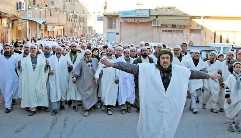 العشرات من الميزابيين يحتجون ببجاية ويطالبون سلال بالتدخل العاجل