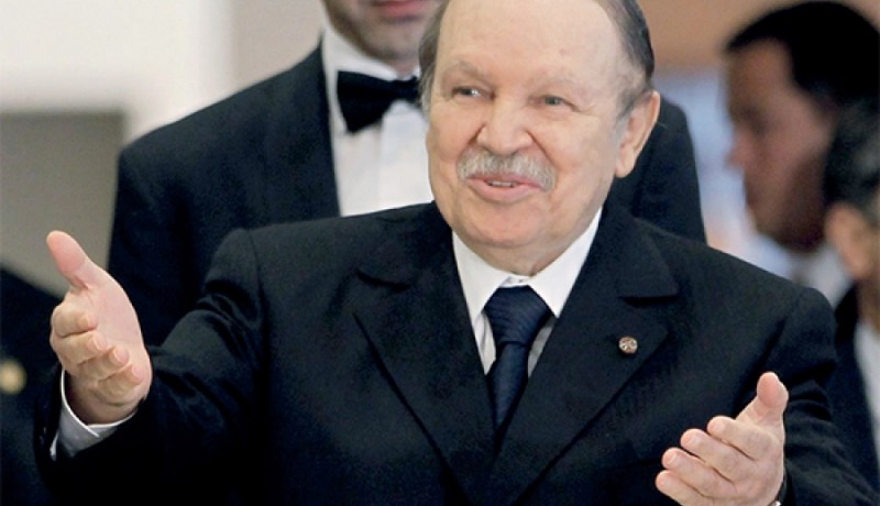 الرئيس بوتفليقة يهنئ ولي العهد البحريني بمناسبة العيد الوطني لبلاده