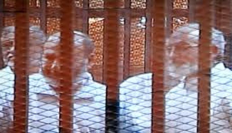 المتهمين في أحداث الإتحادية يصلون إلى مقر أكادمية الشرطة عدا الرئيس المعزول مرسي