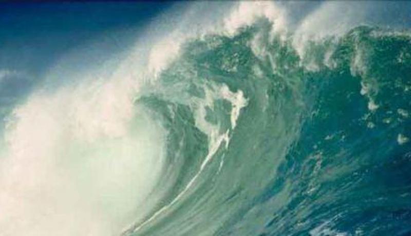 عاصفة بحرية بعلو 5 امتار تضرب سواحل الجزائر بدءا من مساء الخميس