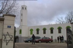 مجهولون يرسمون الصليب ونجمة داوود على جدران 3 مساجد في فرنسا