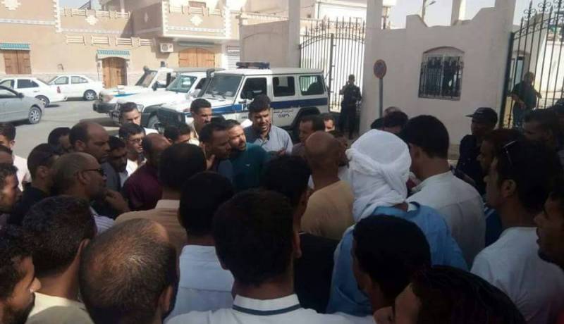 بالصور..  إحتجاج أصحاب سيارات رباعية الدفع بالوادي 