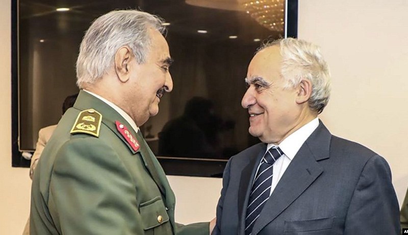 المبعوث الأممي إلى ليبيا يجتمع مع حفتر