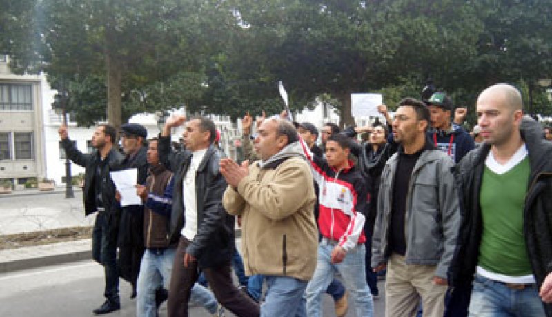 مئات التونسيين يتظاهرون ضد قانون لتعويض المساجين السياسيين