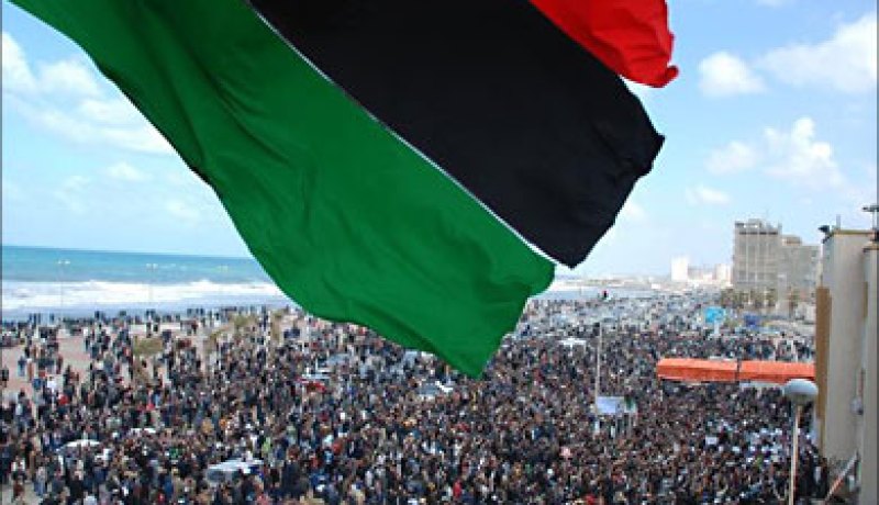 المتظاهرون يعلنون “تحرير بنغازي”