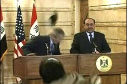 ” الصحفي العراقي لبوش : “هذه قبلة الوداع يا كلب