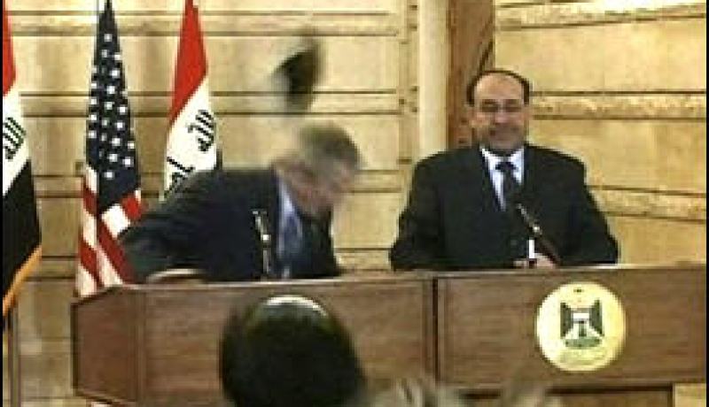 ” الصحفي العراقي لبوش : “هذه قبلة الوداع يا كلب