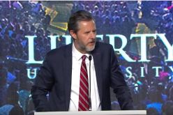 رئيس جامعة ليبيرتي يدعو الطلبة لحمل السلاح والقضاء على المسلمين