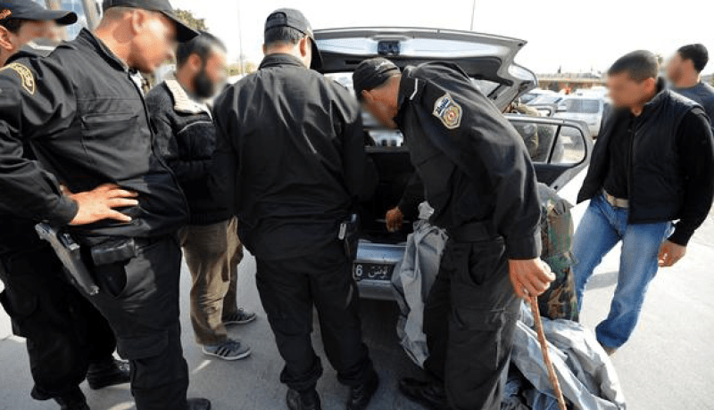 الأمن التونسي يحجز 3 سيارات ومواد إليكترونية موجهة للتهريب نحو الجزائر