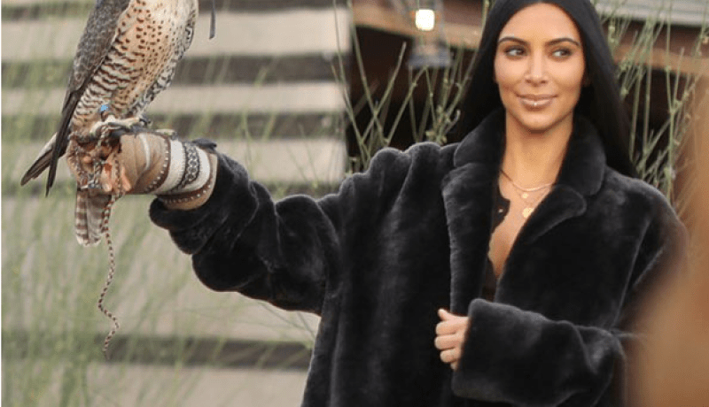 بالصّور… كيم كارديشيان تتعلّم عادات و تقاليد دبي