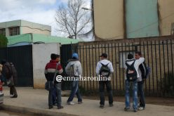 بسبب إضرابهم..مدير متوسطة يغلق الأبواب في وجه التلاميذ والأساتذة 