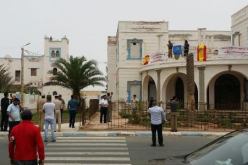 شباب مغاربة يقتحمون مقرا للإدارة ويرفعون عليه العلم الإسباني ويطالبون بالجنسية الإسبانية
