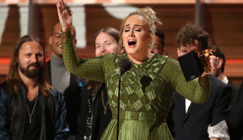 آديل تحصد 5 جوائز من “غرامي”