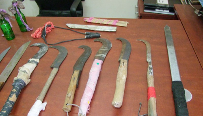 إكتشاف ورشة سرية لصنع الأسلحة البيضاء بعد مداهمة محل لبيع الخمور في تلمسان