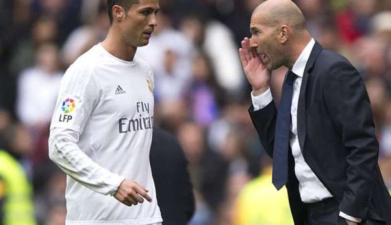 كريستيانو يتحدى زيدان :” لن ألعب أبدا رأس حربة “