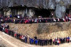 شاهد.. أكبر صورة تذكارية لعائلة واحدة في العالم