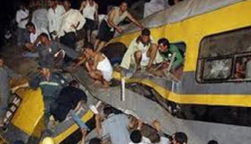 إرتفاع حصيلة ضحايا اصطدام بين قطارين في مصر إلى 6 قتلى وعشرات الجرحى