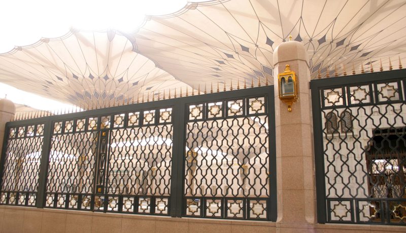 شاب يحاول الانتحار من أعلى سور الحرم النبوى