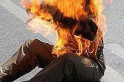 رعية تونسي  سكران  ينتحر حرقا أمام مقر للشرطة في تبسة