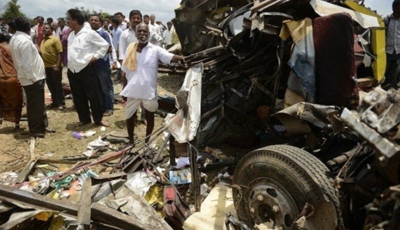 وفاة 24 طفلا إثر اصطدام شاحنة بحافلة مدرسية في الهند