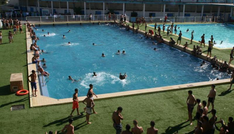 بالصور وزير الشباب والرياضة يعيد فتح مسبح ملعب 20 أوت 1955 بالعاصمة