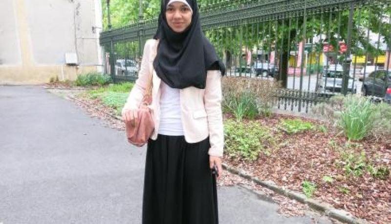 فرنسا تمنع طالبة من الدراسة بسبب التنورة الطويلة