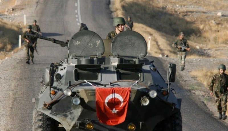 مقتل 14 جنديا تركيا إثر اشتباكات في سوريا