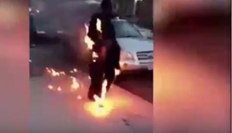 شاهد.. الرجل الناري في شوارع نيويورك