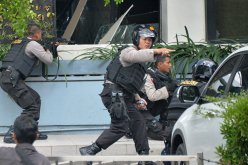 القبض على 4 أشخاص مشتبه بهم تورطوا في تفجيرات جاكرتا