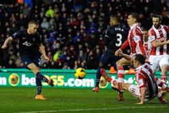 ستوك سيتي يعمق جراح مانشستر يونايتد