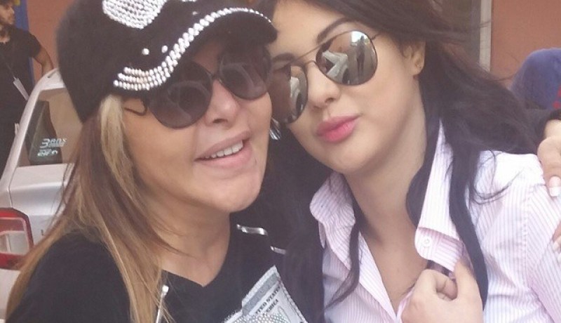 فلة عبابسة تفضل ابتسام على ابنة بلدها كنزة مرسلي وتهديها لحنا من ألحانها