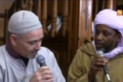 بالفيديو رئيس البعثة الطبية الكوبية يدخل الإسلام من مسجد علي بن أبي طالب في غرداية