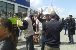 بالفيديو مكتتبي عدل 2001 و2002 يحتجون أمام مقر الوكالة مطالبين بتسوية وضعيتهم