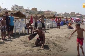 بالفيديو.. سلوكيات لا تحدث إلا في الشواطئ الجزائرية