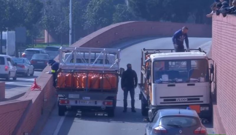 بالفيديو.. الشرطة الإسبانية تهبط هجوما إنتحاريا وسط  برشلونة