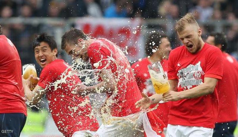 هامبورغ ينجو من “الهبوط المباشر”