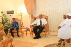 عمرالبشير يكرم الطفل السوداني مخترع الساعة