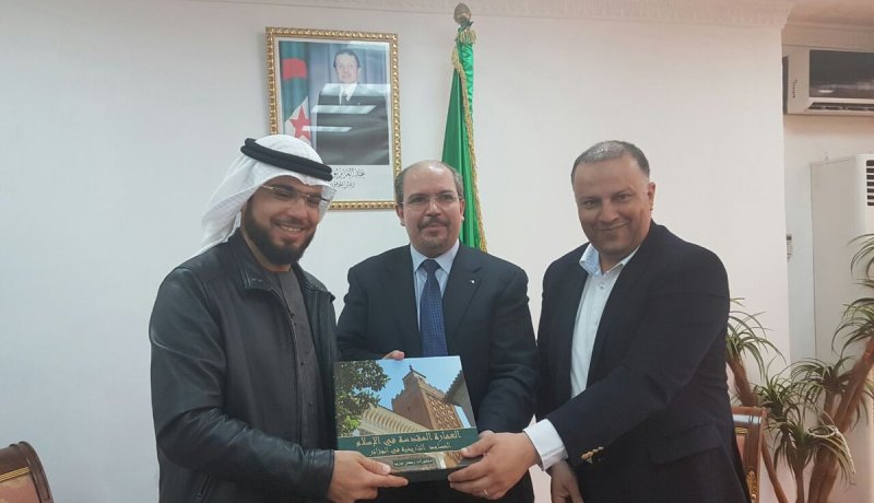 بالصور محمد عيسى يستقبل الشيخ وسيم يوسف