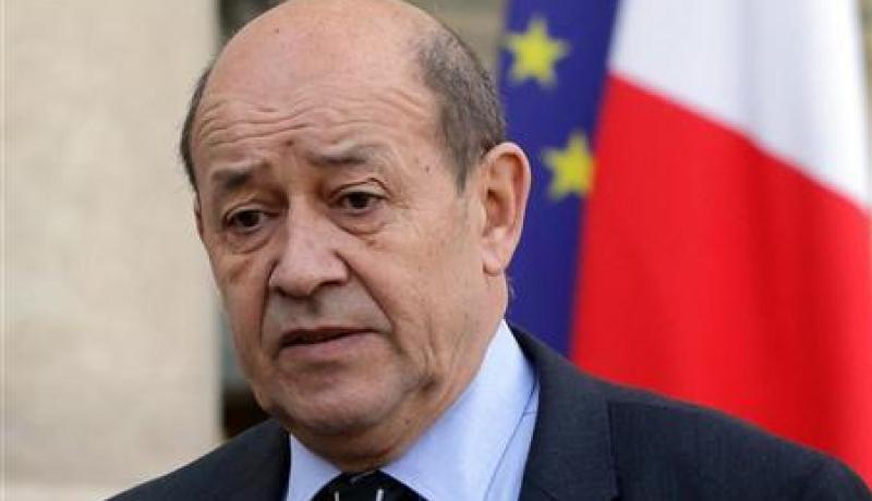 وزير الدفاع الفرنسي يشيد بدور الجزائر في مكافحة الارهاب