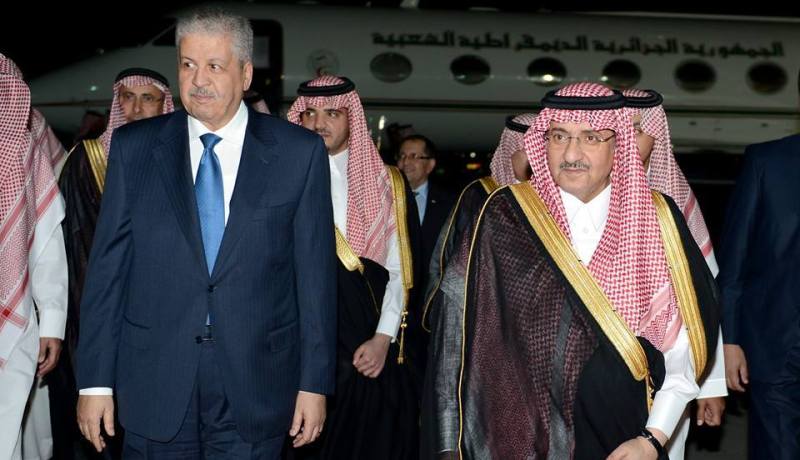 بالصور سلال يحل بالرياض في زيارة رسمية إلى المملكة العربية السعودية