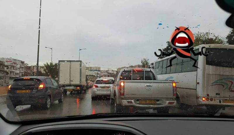 بالصور زحمة مرورية خانقة تعرفها طرقات العاصمة