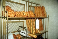 الخبازون يطالبون الدولة بدعم أسعار الخميرة والملح