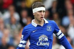 ستونز مدافع إفرتون يغيب لثلاثة أشهر