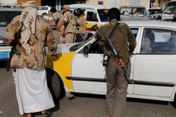 الحوثيون يقتحمون منازل مسؤولين حكوميين