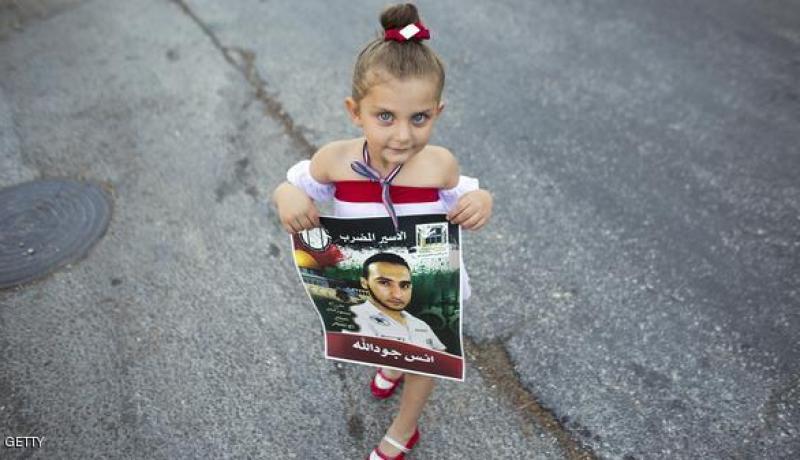 أسرى فلسطينيون يضربون عن الطعام